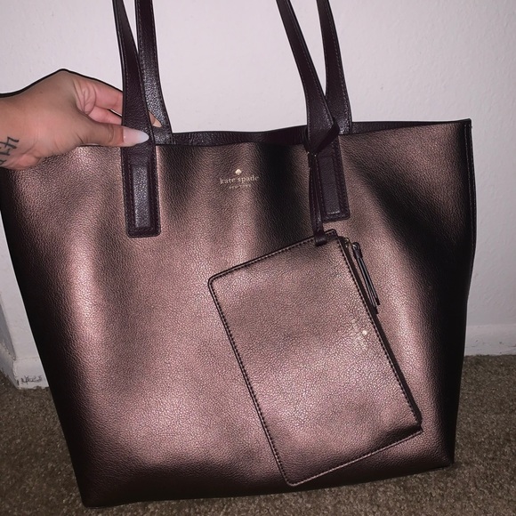 kate spade Handbags - KATE SPADE REVERSIBLE TOTE 🥰 Metallic